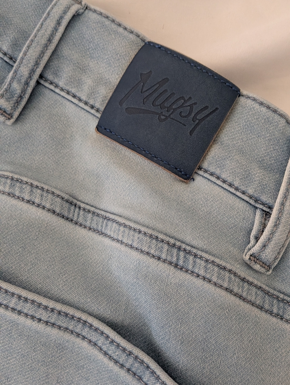 Mugsy Men's Grands Knit Light Wash Super Soft Stretchy Jeans 28 x 30 - FLX6KNSL